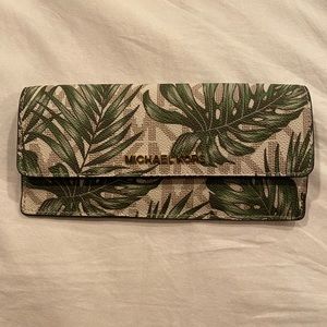 Michael Kors Palm Wallet